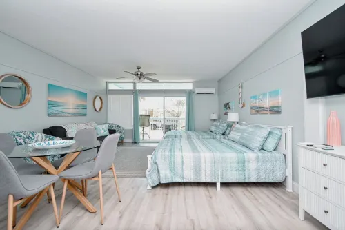 Condo 123 Cozy 1-bedroom condo in charming Cedar Key with WiFi, AC