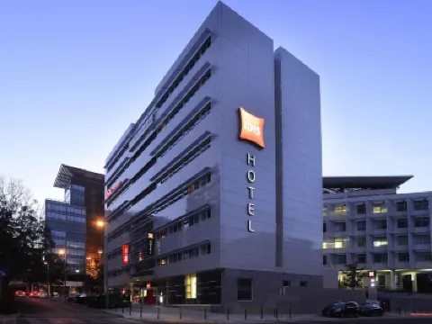 Ibis Lisboa Parque Das Naçoes Hotel in zona Edificio Atlantis