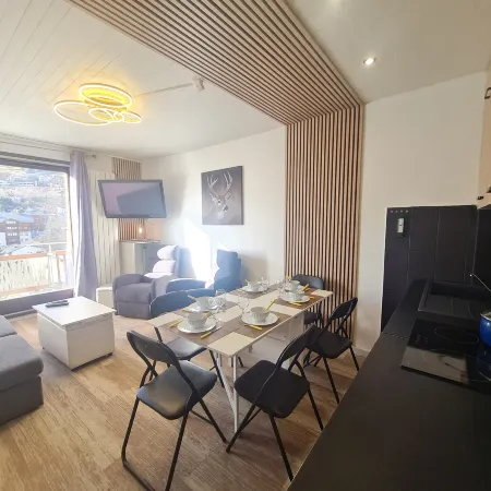 Central Apartment with Balcony