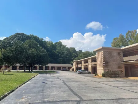 Georgianna Motel Отели в г. Гейнсвилл