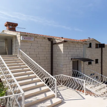 Apartments Kisic - Two-Bedroom Apartment with Balcony and Sea View(potkrovlje)