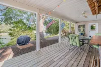 Waterfront 4 Bed 3 Bath Sleeps 8 - Free River Cruise with Week Long Rental