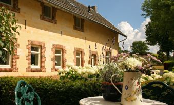 Lovely Farmhouse in Wijlre with Forest Nearby