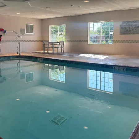 Country Inn & Suites by Radisson, Valparaiso, IN