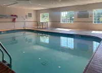Country Inn & Suites by Radisson, Valparaiso, IN - Pools