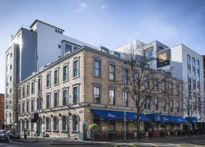 Apartamentos Los Almendros 3000 Hotel dekat Via Verde del Mar