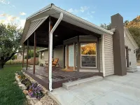 Entire House Between Zion & Bryce w/ Hot Tub!