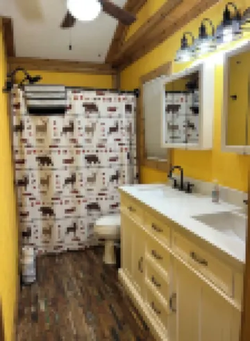 Rustic One Bedroom Cabin on South Toledo Bend.