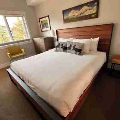 Relaxing Mountain Retreat, Corner Views, Sleeps 8 Rooms