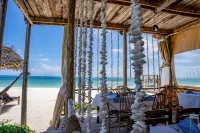 La Perla Beach Resort - 3-Star