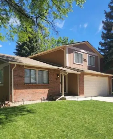 3BR Home w/ Hot Tub Near Downtown Denver & Boulder Отели рядом с достопримечательностью «Колледж Фронт Рейндж Коммьюнити»