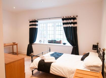 Huckleberrys Bar & Grill