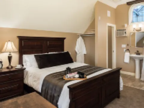 The Castle at Swan Lake Hotels in North Okanagan