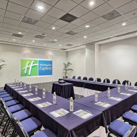 Holiday Inn Express VILLAHERMOSA TABASCO 2000 by IHG
