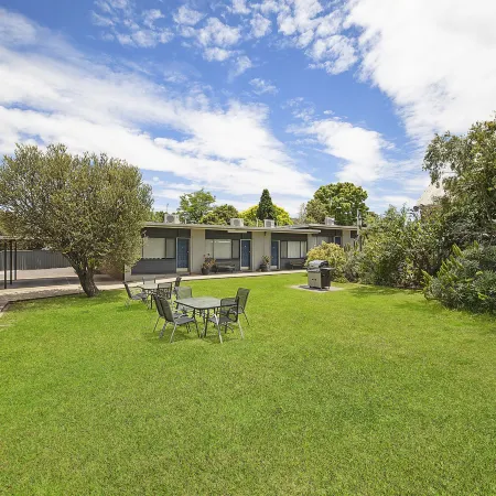 Hamilton Lakeside Motel
