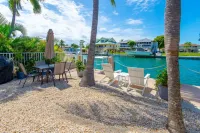 Latitude 24!  Cabana Club access, deep canal, jacuzzi, kayaks, ice machine.