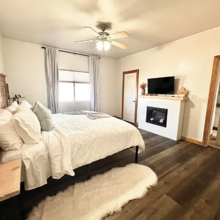 The Sunflower Cabin - Pets, Continuous hot water, Traeger grill, Starlink, AC
