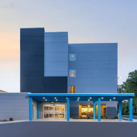Tru by Hilton Commerce