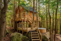 Treehouse With Hot Tub Close to Sunday River!