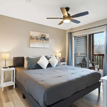 Silver Lake Hideaway Chic 2 Bdr, Dog Friendly!