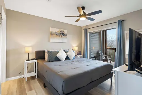 Silver Lake Hideaway Chic 2 Bdr, Dog Friendly!