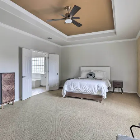 Airy Villa in Austin w/ Badminton/Volleyball Court