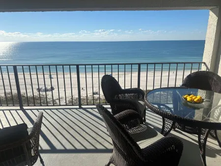 Walk to Flora-Bama! on Beach! We Love Snowbirds! Monthly Discount! Отели рядом с достопримечательностью «Perdido Key Beach»