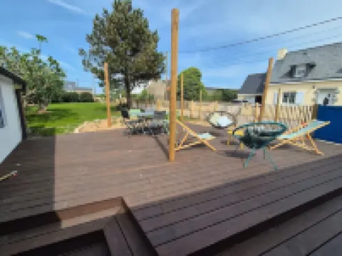 Maison Ti Laouen Entre Bourg et Plage au Calme Avec 3 Chambres et du Jardin Hotels in Plouhinec