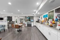 Clarion Pointe - breakfast