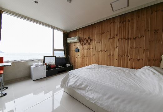 바다모텔 외관 또는 객실