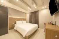 Calm Rest Hotel Masan