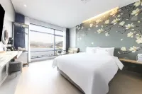 Tongyeong Bridge Hotel - Beach