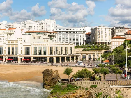 Hôtel Mercure Président Biarritz Plage Отели рядом с достопримечательностью «Grande Plage de Biarritz»