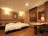 Ming Paragon Hotel Hotels near Bukit Puteri