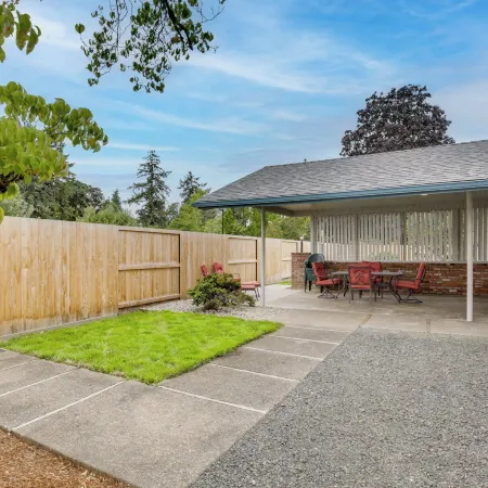 Willamette Valley Family Home w/ Fenced Yard