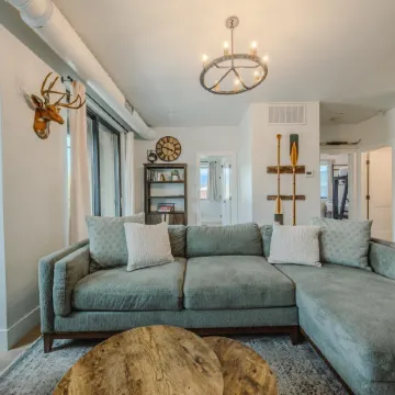 Whitefish Loft, Downtown Condo for 6