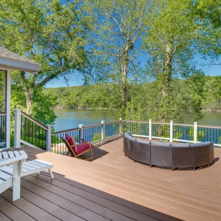 Fire Pit & Grill: Riverfront Home in Arkansas!