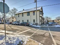 Delafield Vacation Rental Near Lakes and Parks! Hotel di Delafield