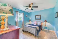 Spring Hill Home - 3 Mi to Weeki Wachee Springs!