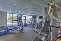 High-Rise Destin Condo w/ Balcony + Pool View - Condos