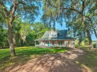 Lovely Hawthorne Home w/ Private Boat Dock! Hotels in Putnam County