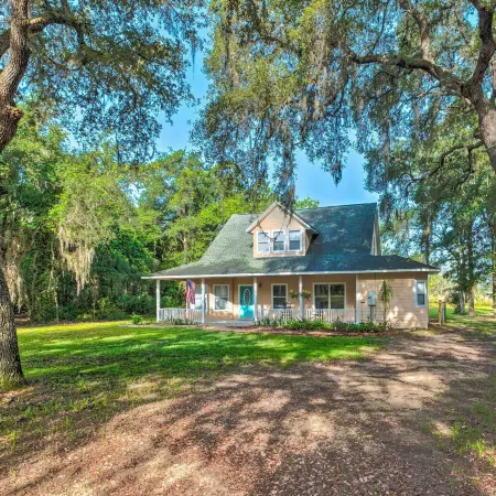 Lovely Hawthorne Home w/ Private Boat Dock!