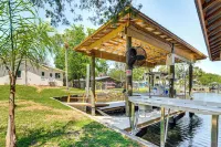 Canal-Front Retreat in Crystal River! -  Privatzimmer