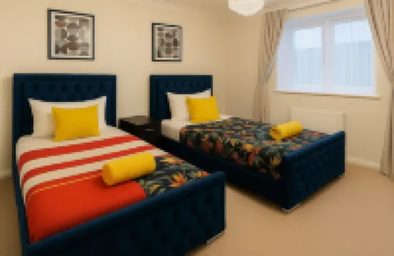 Modern 3 Bedroom Home, Free Parking, Garden, Sleeps 7