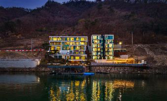 加平 가평 더스퀘어24 스파&수영장펜션(Gapyeong the Squre 24 Spa) 4星级 酒店 套房