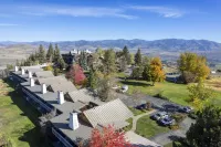 Sun Mountain Lodge - Mountain view