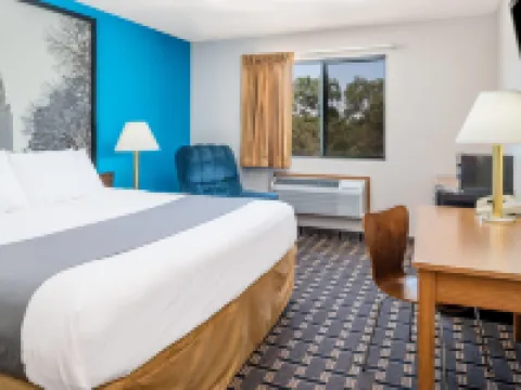 Super 8 by Wyndham Lincoln West Hotels in Lincoln