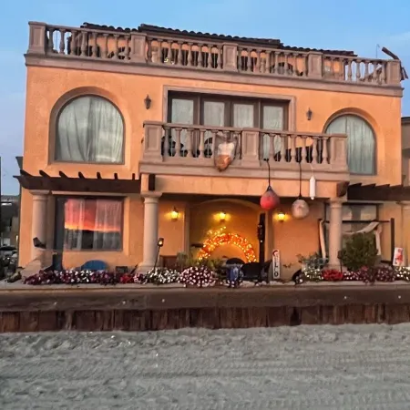 Ocean-Front Beach Studio Apartment On the Sand, kitchenette, Great wi-fi