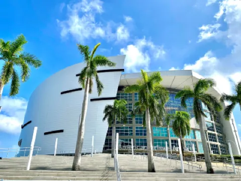 โรงแรม อินดิโก ไมอามี บริกเคลล์ บาย IHG โรงแรมใกล้สวนสาธารณะประวัติศาสตร์ของเวอร์จิเนียคีย์บีช