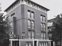 Dutch Design Hotel Vondelpark Hotels near Amstelveenseweg Station